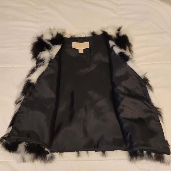 ❣️HP❣️Michael Kors adorable faux fur bl & wh vest jacket size: M ( NWOT ) - Picture 5 of 5